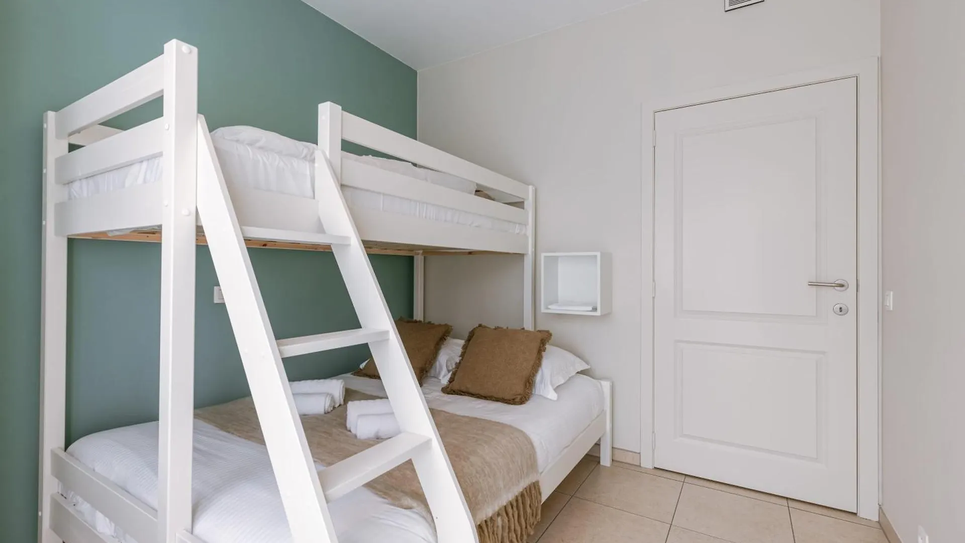 Huswell - Cozy Seaside Apartment With Terrace In Central Oostende