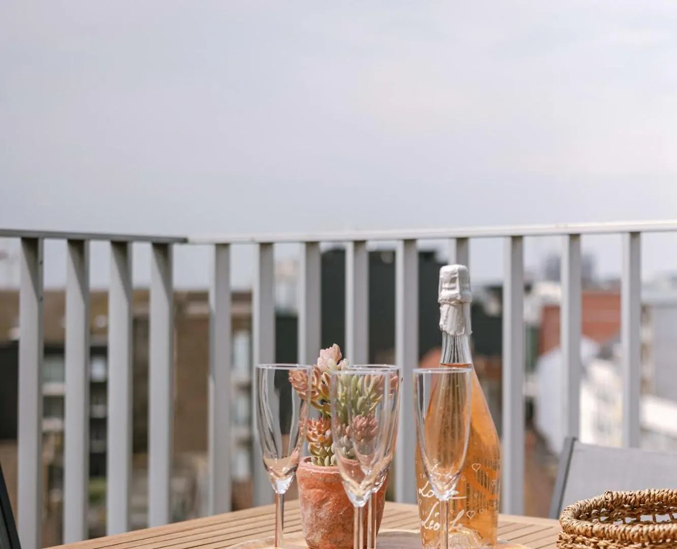 Huswell - Cozy Seaside Apartment With Terrace In Central Oostende Ostend