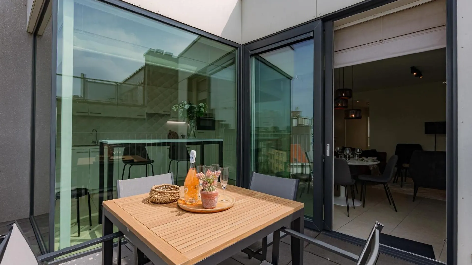 Huswell - Cozy Seaside Apartment With Terrace In Central Oostende