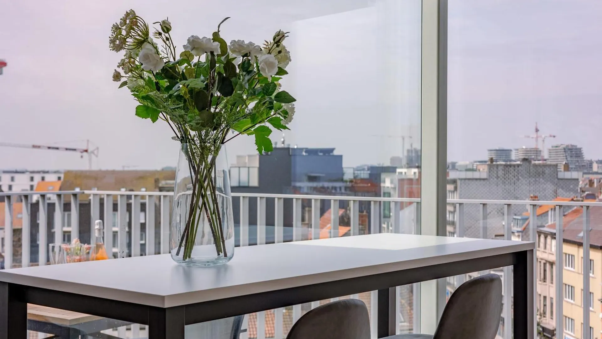 Huswell - Cozy Seaside Apartment With Terrace In Central Oostende 0*, Ostend