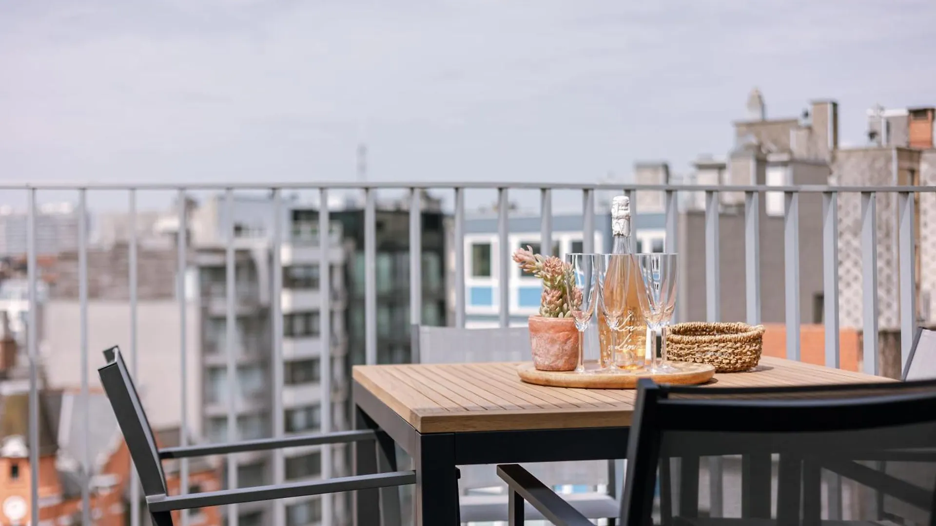 Huswell - Cozy Seaside Apartment With Terrace In Central Oostende