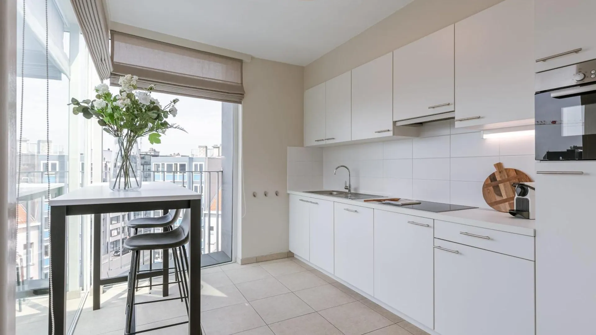 Huswell - Cozy Seaside Apartment With Terrace In Central Oostende Belgium