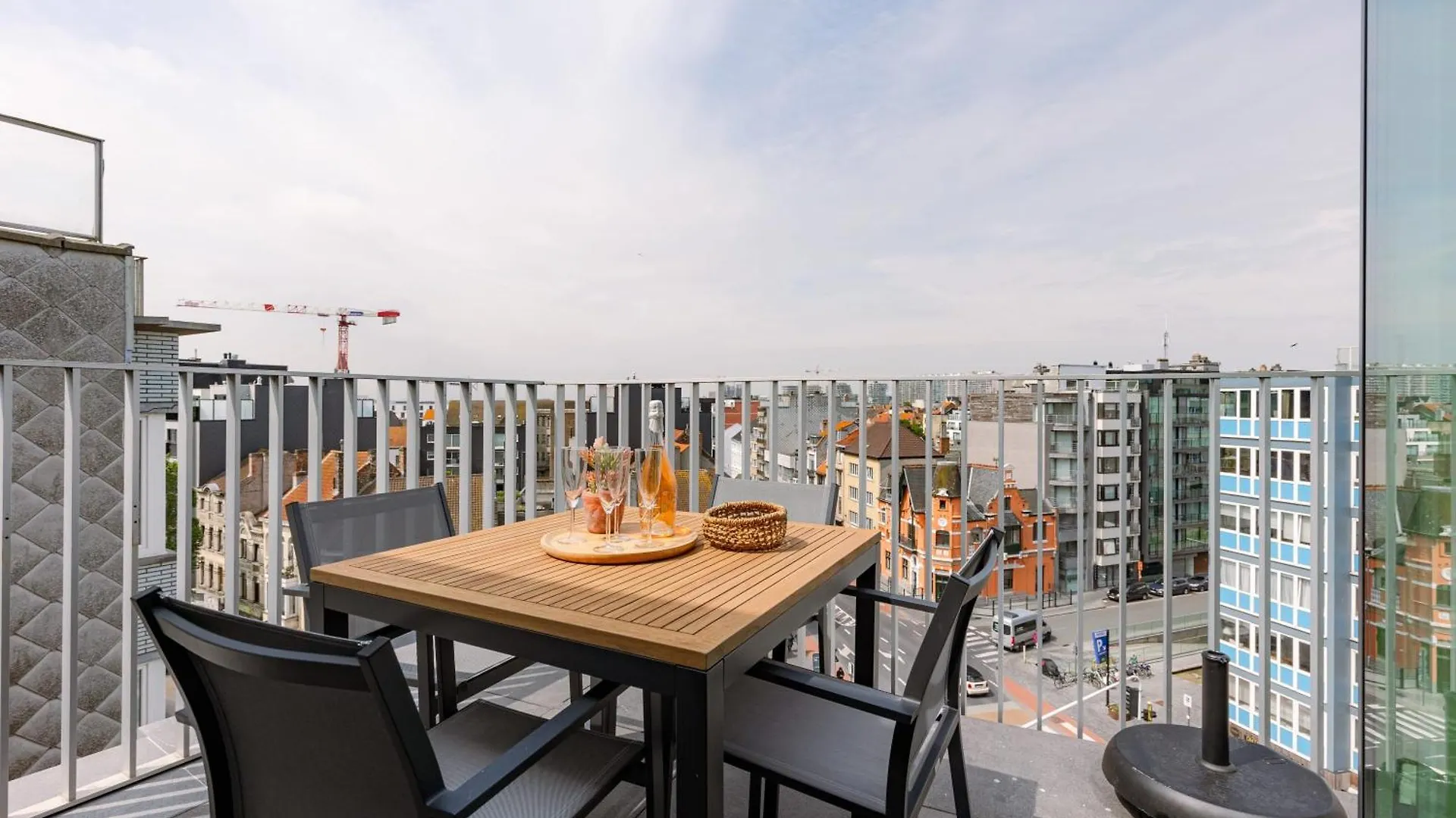 Huswell - Cozy Seaside Apartment With Terrace In Central Oostende